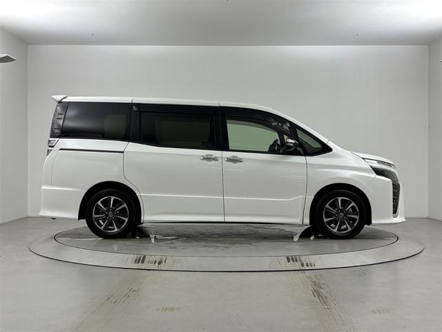 ヴォクシー 　後席モニター　純正ナビ（Ｂｌｕｅｔｏｏｔｈ／ＣＤ／ＤＶＤ／ＡＭ／ＦＭ）　フルセグＴＶ　バックカメラ　クルーズコントロール　ドライブレコーダー　レーンキープアシスト　プリクラッシュセーフティ　ＥＴＣ（37枚目）