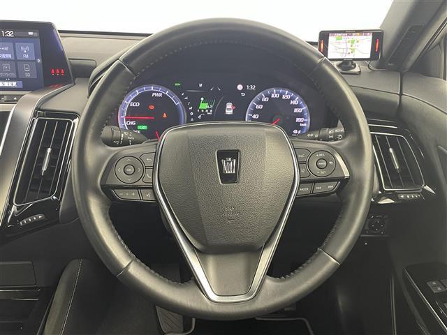 クラウンハイブリッド Ｓ　エレガンススタイル　純正ナビ　フルセグＴＶ　ＣＤ　ＤＶＤ　Ｂｌｕｅｔｏｏｔｈ　ＡＭ／ＦＭ　パノラマミックビュー　ＥＴＣ　アドバンストパーク　ハーフレザー　シートヒーター　パドルシフト　ハンドルヒーター　３６０度ドラレコ（3枚目）