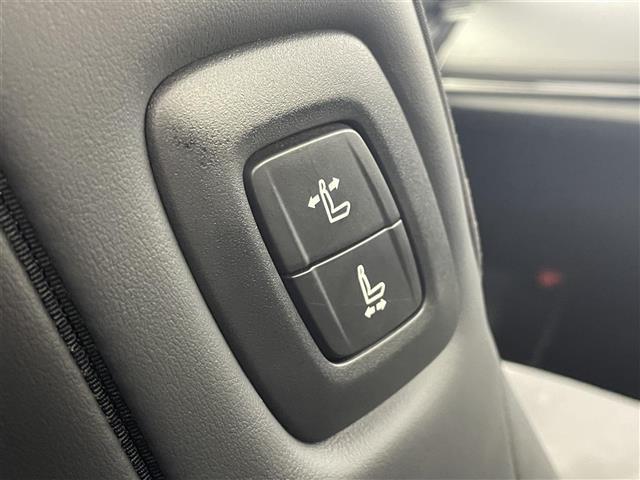 クラウンハイブリッド Ｓ　エレガンススタイル　純正ナビ　フルセグＴＶ　ＣＤ　ＤＶＤ　Ｂｌｕｅｔｏｏｔｈ　ＡＭ／ＦＭ　パノラマミックビュー　ＥＴＣ　アドバンストパーク　ハーフレザー　シートヒーター　パドルシフト　ハンドルヒーター　３６０度ドラレコ（18枚目）
