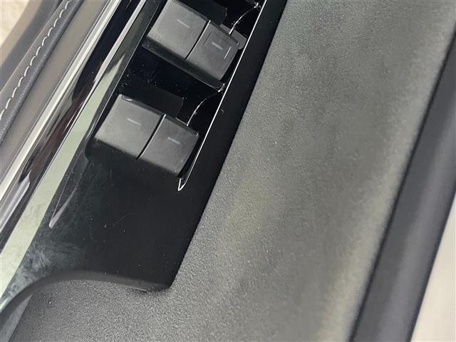 クラウンハイブリッド Ｓ　エレガンススタイル　純正ナビ　フルセグＴＶ　ＣＤ　ＤＶＤ　Ｂｌｕｅｔｏｏｔｈ　ＡＭ／ＦＭ　パノラマミックビュー　ＥＴＣ　アドバンストパーク　ハーフレザー　シートヒーター　パドルシフト　ハンドルヒーター　３６０度ドラレコ（20枚目）