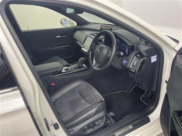 クラウンハイブリッド Ｓ　エレガンススタイル　純正ナビ　フルセグＴＶ　ＣＤ　ＤＶＤ　Ｂｌｕｅｔｏｏｔｈ　ＡＭ／ＦＭ　パノラマミックビュー　ＥＴＣ　アドバンストパーク　ハーフレザー　シートヒーター　パドルシフト　ハンドルヒーター　３６０度ドラレコ（22枚目）