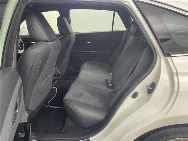 クラウンハイブリッド Ｓ　エレガンススタイル　純正ナビ　フルセグＴＶ　ＣＤ　ＤＶＤ　Ｂｌｕｅｔｏｏｔｈ　ＡＭ／ＦＭ　パノラマミックビュー　ＥＴＣ　アドバンストパーク　ハーフレザー　シートヒーター　パドルシフト　ハンドルヒーター　３６０度ドラレコ（26枚目）