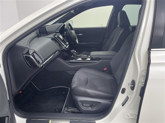 クラウンハイブリッド Ｓ　エレガンススタイル　純正ナビ　フルセグＴＶ　ＣＤ　ＤＶＤ　Ｂｌｕｅｔｏｏｔｈ　ＡＭ／ＦＭ　パノラマミックビュー　ＥＴＣ　アドバンストパーク　ハーフレザー　シートヒーター　パドルシフト　ハンドルヒーター　３６０度ドラレコ（29枚目）