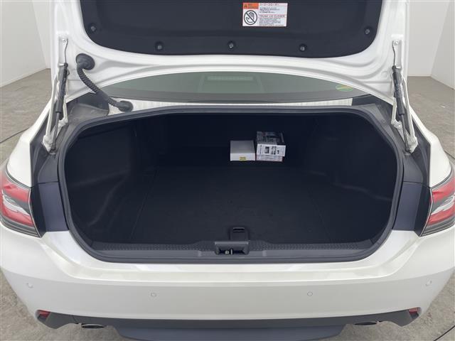 クラウンハイブリッド Ｓ　エレガンススタイル　純正ナビ　フルセグＴＶ　ＣＤ　ＤＶＤ　Ｂｌｕｅｔｏｏｔｈ　ＡＭ／ＦＭ　パノラマミックビュー　ＥＴＣ　アドバンストパーク　ハーフレザー　シートヒーター　パドルシフト　ハンドルヒーター　３６０度ドラレコ（30枚目）