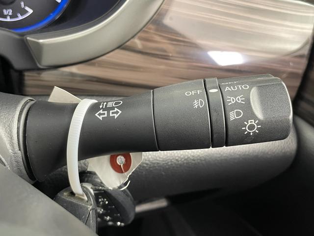 エルグランド ２５０ハイウェイスターＳ　純正ＨＤＤナビ　純正フリップダウンモニター　両後パワースライドドア　ハーフレザーシート　インテリジェントキー　クルーズコントロール　バックドアイージークローザー　コーナーセンサー　ビルトインＥＴＣ（9枚目）