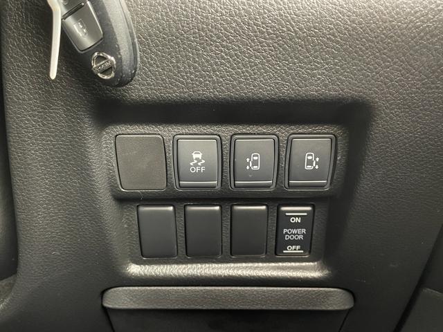 エルグランド ２５０ハイウェイスターＳ　純正ＨＤＤナビ　純正フリップダウンモニター　両後パワースライドドア　ハーフレザーシート　インテリジェントキー　クルーズコントロール　バックドアイージークローザー　コーナーセンサー　ビルトインＥＴＣ（13枚目）