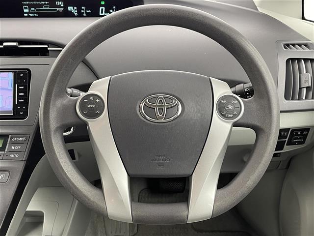 プリウス Ｓ　パナソニック製ナビゲーション　バックカメラ　フルセグＴＶ　Ｂｌｕｅｔｏｏｔｈ　ハロゲンヘッドライト　オートライト　フォグライト　ビルトインＥＴＣ　新車保証書　取扱説明書　スペアキー（7枚目）