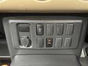 ベースグレード　純正ナビ　フルセグ　ＣＤ　ＤＶＤ　Ｂｌｕｅｔｏｏｔｈ　バックカメラ　４ＷＤ　フロアマット　ドアバイザー　保証書　取扱説明書　スペアキー（12枚目）