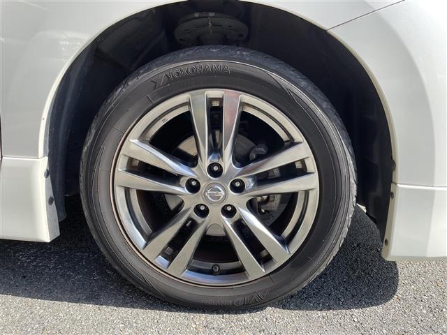 エルグランド 250ハイウェイスターアーバンクロムブラックレザー(14枚目)