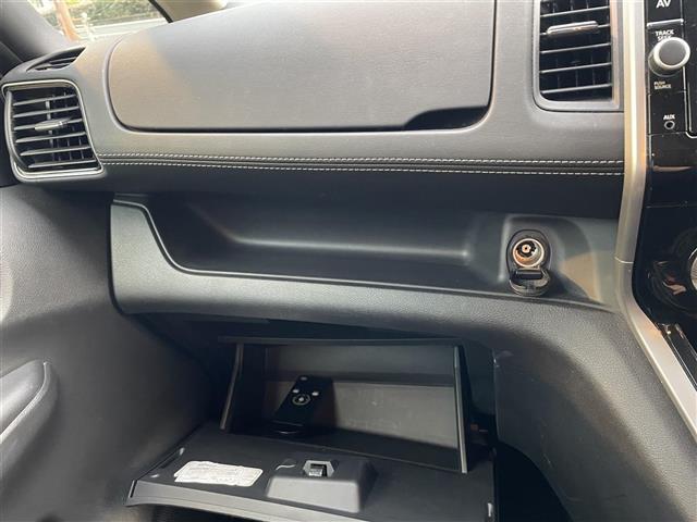 セレナ ハイウェイスター　プッシュスタート／純正ナビ／バックカメラ／Ｂｌｕｅｔｏｏｔｈ／クルーズコントロール／片側ハンズフリーパワスラ／フリップダウン／駐車支援システム／前後コーナーセンサー／ＴＶキャンセラー／電格ミラー（8枚目）