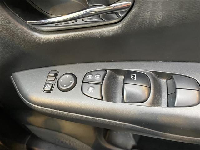 セレナ ハイウェイスター　プッシュスタート／純正ナビ／バックカメラ／Ｂｌｕｅｔｏｏｔｈ／クルーズコントロール／片側ハンズフリーパワスラ／フリップダウン／駐車支援システム／前後コーナーセンサー／ＴＶキャンセラー／電格ミラー（9枚目）