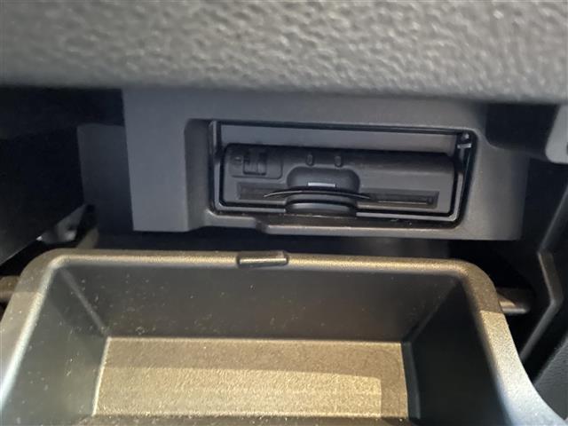 セレナ ハイウェイスター　プッシュスタート／純正ナビ／バックカメラ／Ｂｌｕｅｔｏｏｔｈ／クルーズコントロール／片側ハンズフリーパワスラ／フリップダウン／駐車支援システム／前後コーナーセンサー／ＴＶキャンセラー／電格ミラー（10枚目）