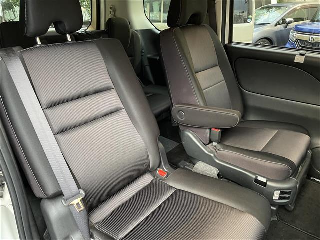 セレナ ハイウェイスター　プッシュスタート／純正ナビ／バックカメラ／Ｂｌｕｅｔｏｏｔｈ／クルーズコントロール／片側ハンズフリーパワスラ／フリップダウン／駐車支援システム／前後コーナーセンサー／ＴＶキャンセラー／電格ミラー（14枚目）