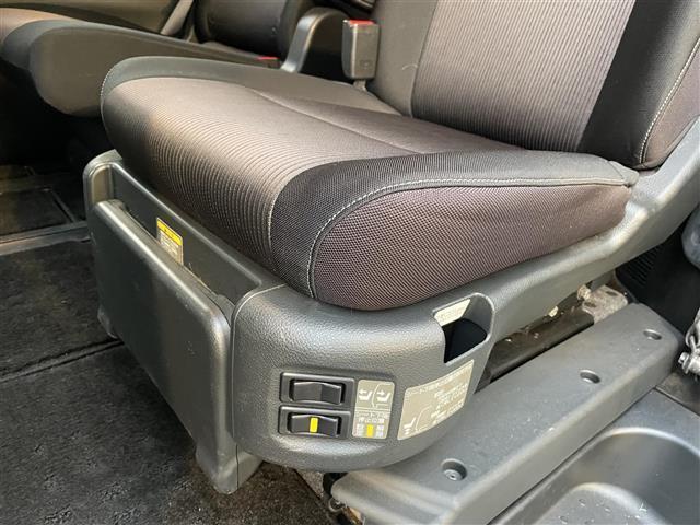 セレナ ハイウェイスター　プッシュスタート／純正ナビ／バックカメラ／Ｂｌｕｅｔｏｏｔｈ／クルーズコントロール／片側ハンズフリーパワスラ／フリップダウン／駐車支援システム／前後コーナーセンサー／ＴＶキャンセラー／電格ミラー（15枚目）