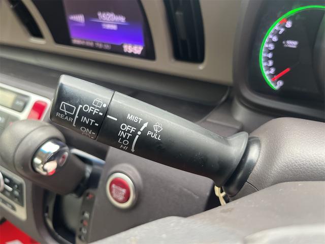 Ｎ－ＯＮＥ Ｇ・Ｌパッケージ　整備記録簿有　ＡＵＴＯライト　電格ミラー　アイドリングストップ　盗難防止　ＥＴＣ　バックカメラ　ＵＳＢ　ＨＤＭＩ　衝突安全ボディー　社外アルミ　サイドステッカー　ＨＩＤヘッドライト　サイドバイザー（64枚目）