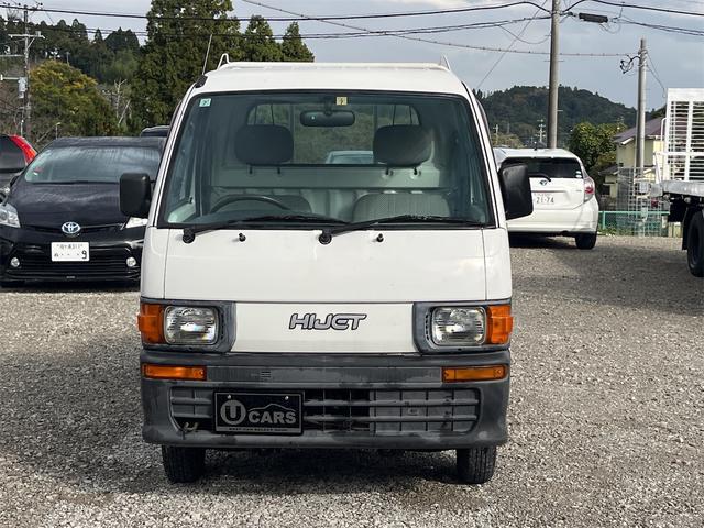 ハイゼットトラック スペシャル 走行距離3万キロ台 5速ミッション 4WD エアコン付き バッテリー新品交換済み ラジオ(2枚目)