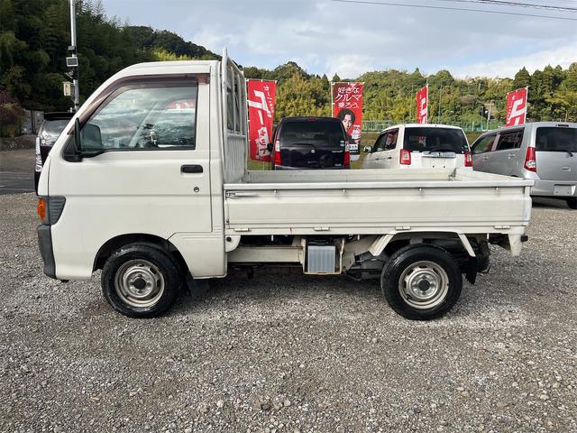 ハイゼットトラック スペシャル 走行距離3万キロ台 5速ミッション 4WD エアコン付き バッテリー新品交換済み ラジオ(5枚目)