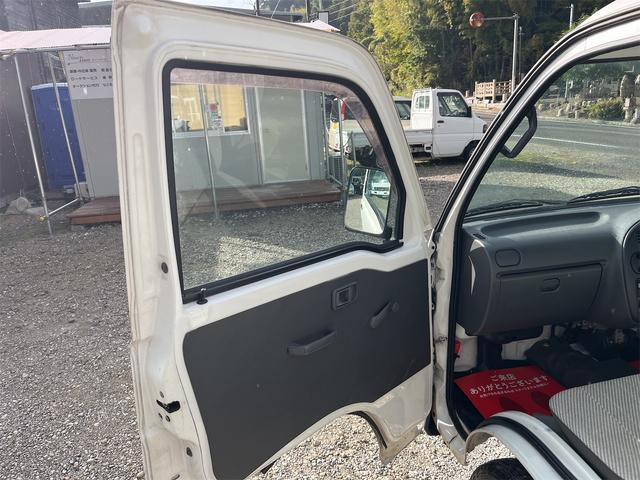 ハイゼットトラック スペシャル 走行距離3万キロ台 5速ミッション 4WD エアコン付き バッテリー新品交換済み ラジオ(15枚目)