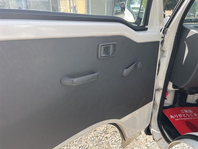 ハイゼットトラック スペシャル 走行距離3万キロ台 5速ミッション 4WD エアコン付き バッテリー新品交換済み ラジオ(16枚目)