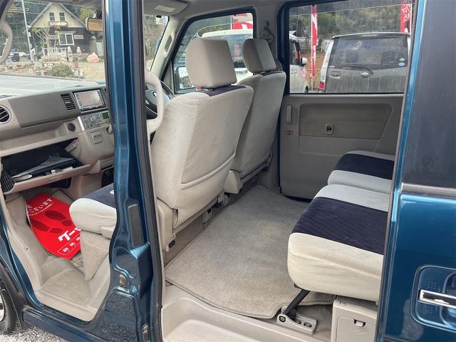 エブリイワゴン ＰＺターボ　ターボ車　フォグランプ　クラリオン製ＨＤＤナビ　ＣＤＤＶＤ　ＥＴＣ　左側電動スライドドア　ドアバイザー　純正１３インチＡＷ　ダブルエアバッグ　マニュアルエアコン　盗難防止　パワーウィンド　フルフラット（32枚目）