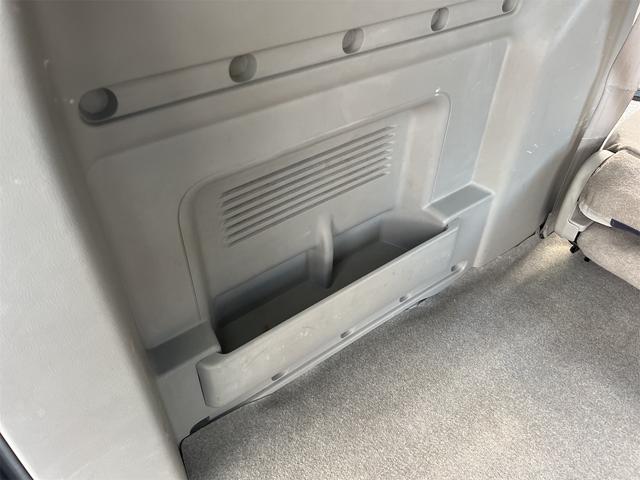 エブリイワゴン ＰＺターボ　ターボ車　フォグランプ　クラリオン製ＨＤＤナビ　ＣＤＤＶＤ　ＥＴＣ　左側電動スライドドア　ドアバイザー　純正１３インチＡＷ　ダブルエアバッグ　マニュアルエアコン　盗難防止　パワーウィンド　フルフラット（50枚目）