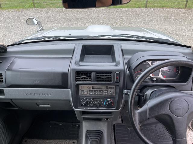 パジェロミニ ＶＲ　ＨＩＤヘッドライト　Ｃａｒｒｏｚｚｅｒｉａスピーカー　４ＷＤ　メンテナンスノート　取説　スペアキー　キーレスエントリー　ＭＴ　ＡＢＳ　カセット　アルミホイール　衝突安全ボディ　パワーステアリング（2枚目）