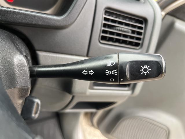 パジェロミニ ＶＲ　ＨＩＤヘッドライト　Ｃａｒｒｏｚｚｅｒｉａスピーカー　４ＷＤ　メンテナンスノート　取説　スペアキー　キーレスエントリー　ＭＴ　ＡＢＳ　カセット　アルミホイール　衝突安全ボディ　パワーステアリング（10枚目）