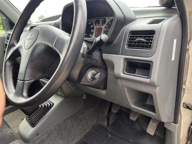 パジェロミニ ＶＲ　ＨＩＤヘッドライト　Ｃａｒｒｏｚｚｅｒｉａスピーカー　４ＷＤ　メンテナンスノート　取説　スペアキー　キーレスエントリー　ＭＴ　ＡＢＳ　カセット　アルミホイール　衝突安全ボディ　パワーステアリング（54枚目）