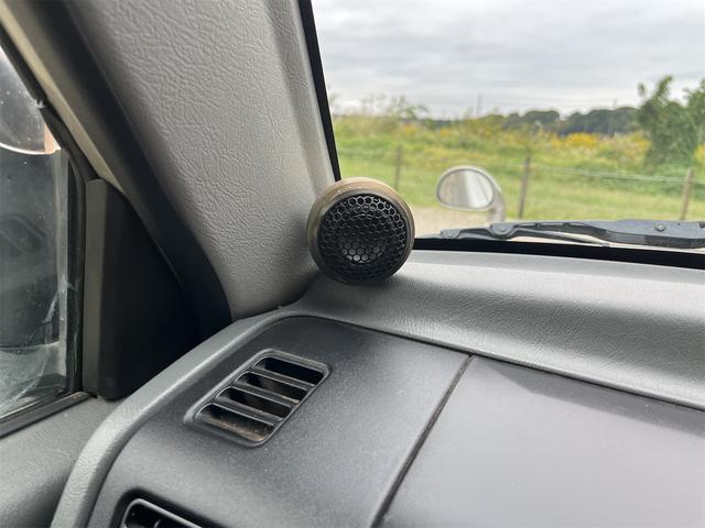 パジェロミニ ＶＲ　ＨＩＤヘッドライト　Ｃａｒｒｏｚｚｅｒｉａスピーカー　４ＷＤ　メンテナンスノート　取説　スペアキー　キーレスエントリー　ＭＴ　ＡＢＳ　カセット　アルミホイール　衝突安全ボディ　パワーステアリング（60枚目）
