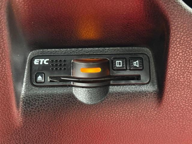 フィットシャトルハイブリッド ハイブリッド・スマートセレクション　ハイブリッド　ＥＴＣ　バックカメラ　オートクルーズコントロール　ＨＩＤ　スマートキー　電動格納ミラー　シートヒーター　ＣＶＴ　盗難防止システム　衝突安全ボディ　アルミホイール　ＡＢＳ　ＥＳＣ　エアコン（11枚目）