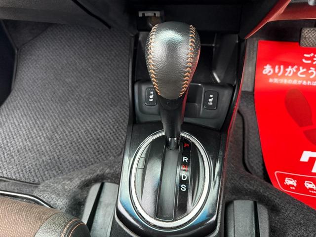 フィットシャトルハイブリッド ハイブリッド・スマートセレクション　ハイブリッド　ＥＴＣ　バックカメラ　オートクルーズコントロール　ＨＩＤ　スマートキー　電動格納ミラー　シートヒーター　ＣＶＴ　盗難防止システム　衝突安全ボディ　アルミホイール　ＡＢＳ　ＥＳＣ　エアコン（12枚目）