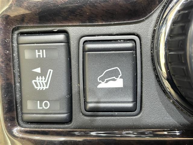 エクストレイル ２０Ｘ　ＨＶブラクＸトリマＸエマジェンシーブレーキＰ　４ＷＤ／パノラミックガラスルーフ／アラウンドビューモニター／ヒルディセントコントロール／エマージェンシーブレーキ／車線逸脱警報／後側方車両接近警報機能／進入禁止警報／前後ソナー（11枚目）