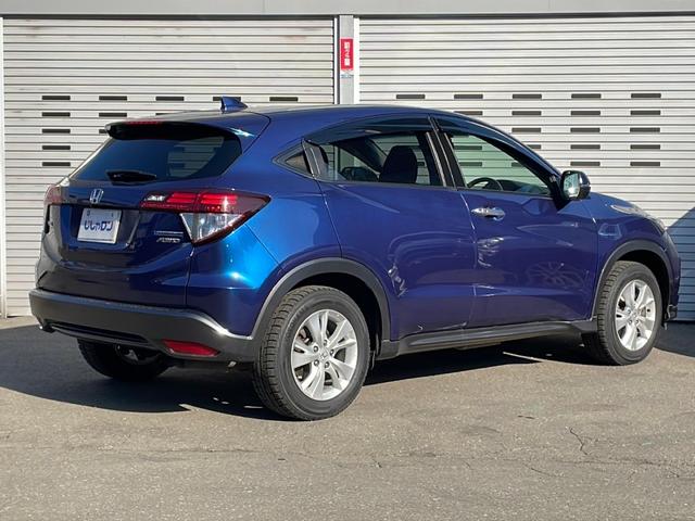 ヴェゼル ハイブリッドＸ　４ＷＤ／寒冷地仕様／シティーブレーキアクティブシステム／リアクティブフォースペダル／クルーズコントロール／社外８インチナビ／フルセグ／ＢＴ／ＣＤ／ＤＶＤ／バックカメラ／パドルシフト（8枚目）