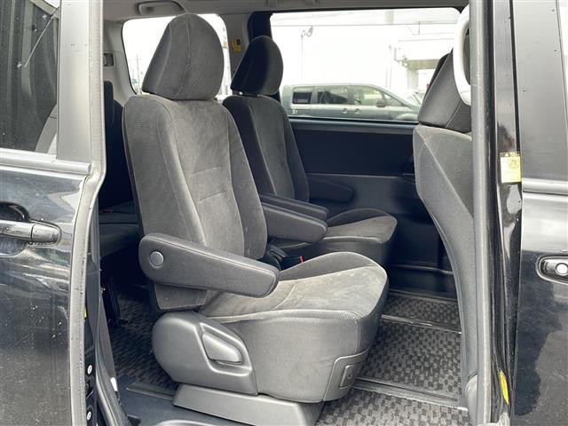 ヴォクシー Ｘ　Ｌエディション　４ＷＤ／禁煙車／寒冷地仕様／社外ナビ／ＢＴ／ＣＤ／ＤＶＤ／ＡＵＸ／ＳＤ／フルセグ／片側パワースライドドア／ステアリングスイッチ／オートエアコン／パワーウィンドウ／フロントデアイサー（12枚目）