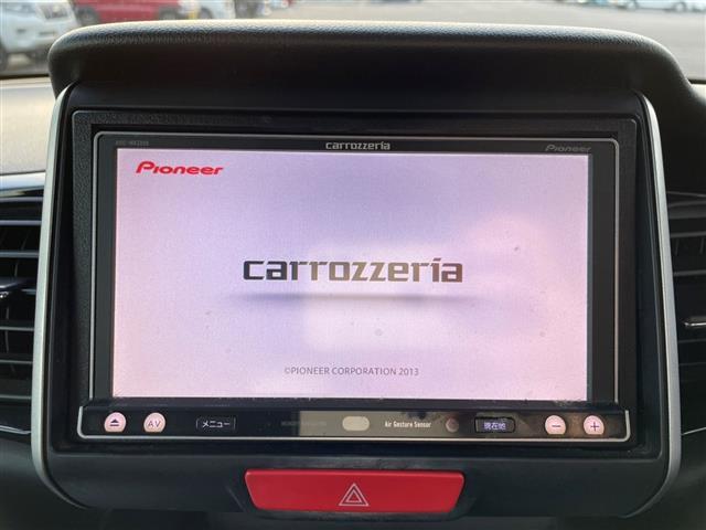 N-BOXカスタム G・ターボLパッケージ 社外ナビ/両側パワースライドドア/Bluetoothオーディオ/キセノンライト/Autoライト/ETC/シートヒーター/パドルシフト/クルーズコントロール/フロアマット/盗難防止(3枚目)