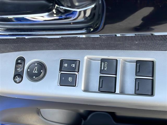 N-BOXカスタム G・ターボLパッケージ 社外ナビ/両側パワースライドドア/Bluetoothオーディオ/キセノンライト/Autoライト/ETC/シートヒーター/パドルシフト/クルーズコントロール/フロアマット/盗難防止(8枚目)