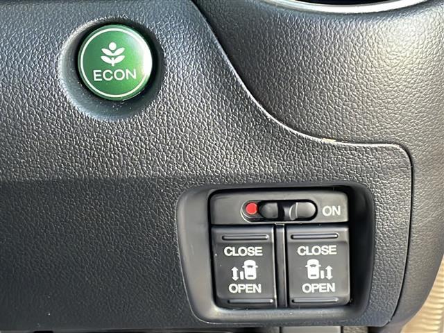 N-BOXカスタム G・ターボLパッケージ 社外ナビ/両側パワースライドドア/Bluetoothオーディオ/キセノンライト/Autoライト/ETC/シートヒーター/パドルシフト/クルーズコントロール/フロアマット/盗難防止(11枚目)