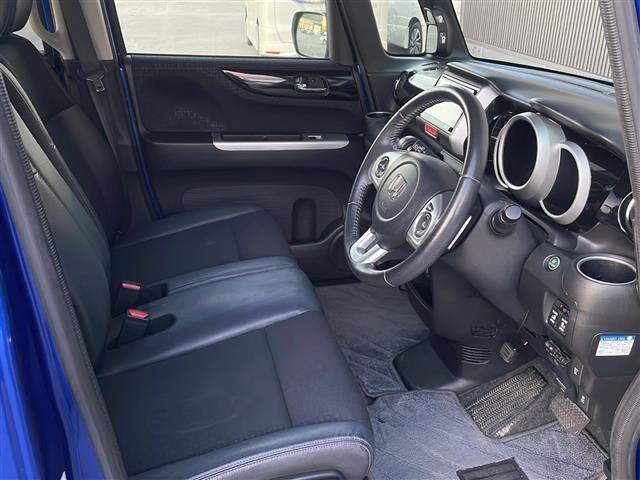 N-BOXカスタム G・ターボLパッケージ 社外ナビ/両側パワースライドドア/Bluetoothオーディオ/キセノンライト/Autoライト/ETC/シートヒーター/パドルシフト/クルーズコントロール/フロアマット/盗難防止(19枚目)