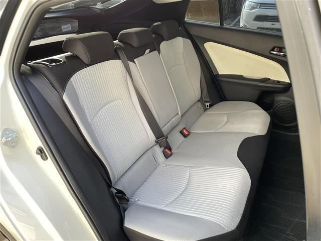 プリウス Ｓ　社外エアロ　純正ナビ・ＴＶ　バックカメラ　ＥＴＣ（6枚目）