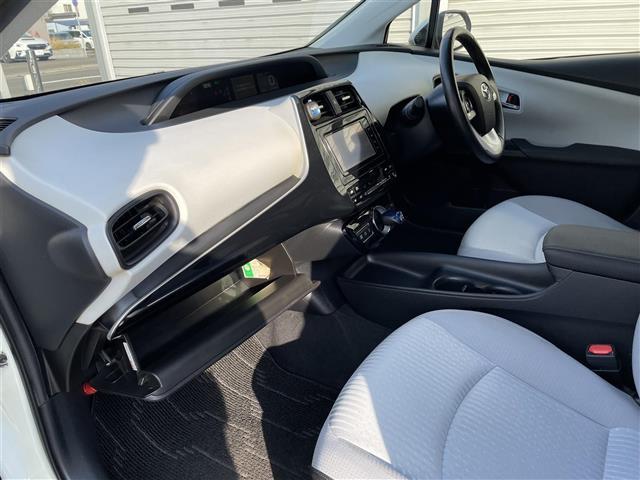 プリウス Ｓ　社外エアロ　純正ナビ・ＴＶ　バックカメラ　ＥＴＣ（9枚目）