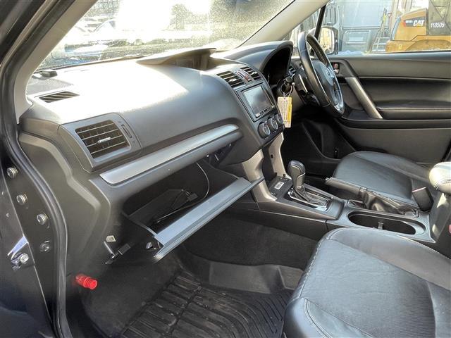 フォレスター 2.0XT アイサイト 社外ナビ・TV バックカメラ ETC(8枚目)