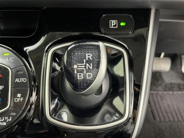 エスクァイア ハイブリッドGi 社外ナビ 後席モニター クルコン Bカメラ(16枚目)