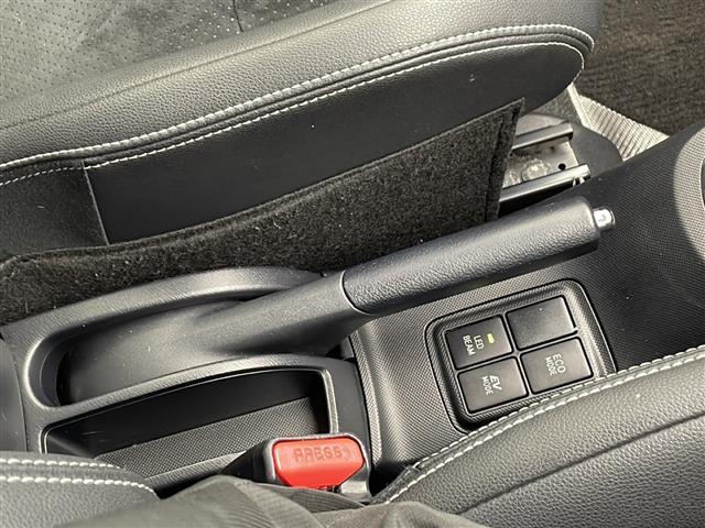 アクア Ｇ　Ｇ’ｓ　社外メモリーナビ、バックカメラ、ＥＴＣ、ハーフレザーシート、社外１５インチＡＷ（12枚目）