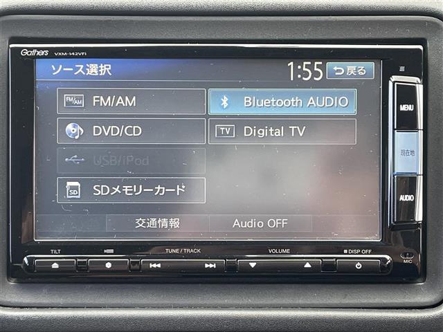 ヴェゼル ハイブリッドＸ　Ｇａｔｈｅｒｓナビ・Ｂｌｕｅｔｏｏｔｈ／ＴＶ／ＣＤ／ＤＶＤ・クルーズコントロール・ＥＴＣ・パドルシフト・ステアリングスイッチ・ＬＥＤヘッドライト・オートライト・電動格納ミラー・電動パーキングブレーキ（5枚目）