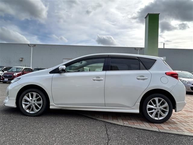 オーリス 150X Sパッケージ プッシュスタート スマートキー Bluetooth接続可 CD、DVD、AM、FM視聴可能(走行時可) 前後ドラレコ ウインカーミラー 本革巻きステアリング キセノンヘッドランプ 純正AW(4枚目)