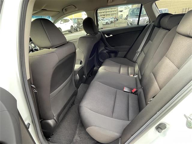 アコードツアラー ２０ＴＬ　インターナビパッケージ　スマートキー　ＣＤ、ＤＶＤ、ＡＭ、ＦＭ視聴可能　ワンセグＴＶ（走行時視聴不可）　バックカメラ　純正フロアマット　純正ＡＷ　本革巻きステアリング　キセノンヘッドランプ　ウインカーミラー（13枚目）