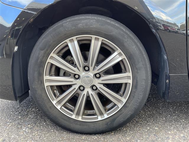 プリウスアルファ G チューン ブラック プッシュスタート スペアキー ワンセグTV(走行時視聴可) CD、DVD、AM、FM視聴可 Bluetooth接続可 バックカメラ ハーフレザーシート 本革巻きステアリング(10枚目)