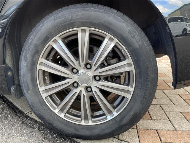 プリウスアルファ G チューン ブラック プッシュスタート スペアキー ワンセグTV(走行時視聴可) CD、DVD、AM、FM視聴可 Bluetooth接続可 バックカメラ ハーフレザーシート 本革巻きステアリング(11枚目)