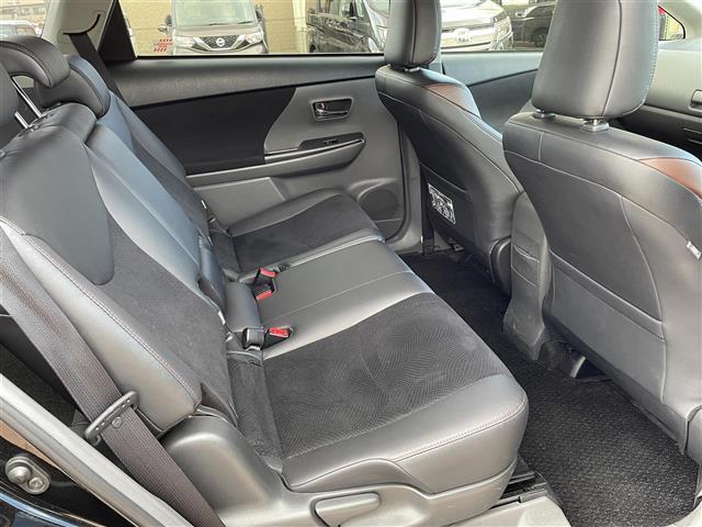 プリウスアルファ G チューン ブラック プッシュスタート スペアキー ワンセグTV(走行時視聴可) CD、DVD、AM、FM視聴可 Bluetooth接続可 バックカメラ ハーフレザーシート 本革巻きステアリング(15枚目)