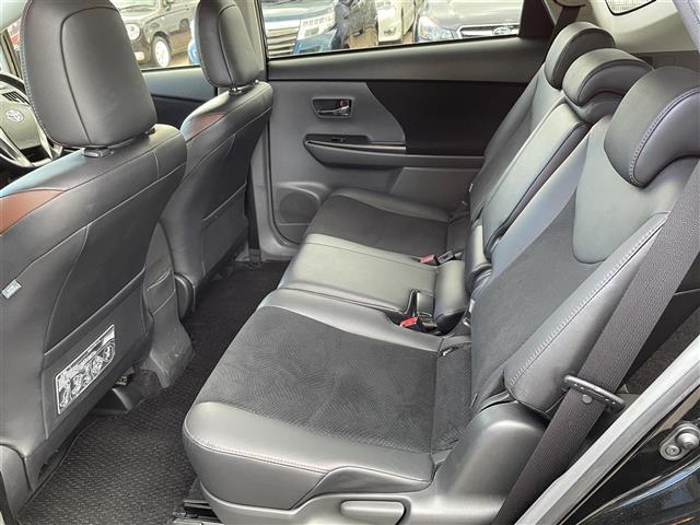 プリウスアルファ G チューン ブラック プッシュスタート スペアキー ワンセグTV(走行時視聴可) CD、DVD、AM、FM視聴可 Bluetooth接続可 バックカメラ ハーフレザーシート 本革巻きステアリング(17枚目)